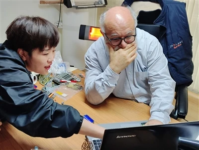 하드웨어 산업의 현재 개발을 이해하도록하십시오.
